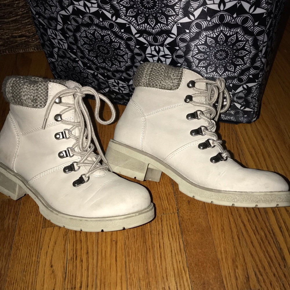 Beige boots